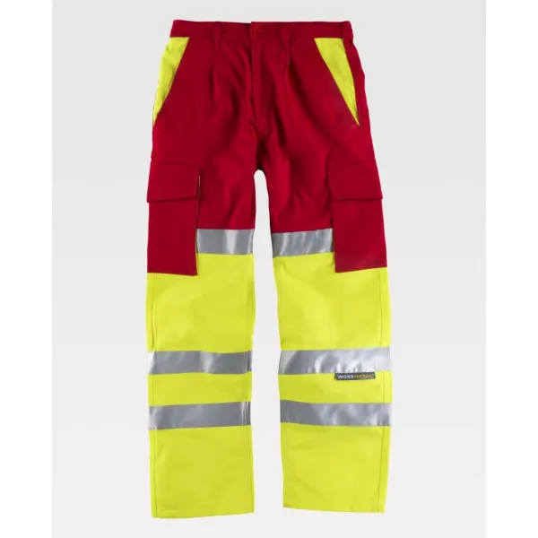Calça com reforços combinada de alta visibilidade e fitas refletoras.