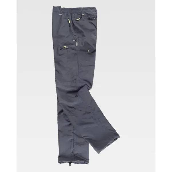 Calça de nylon.
