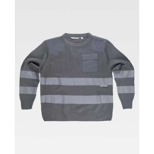 Camisola de gola redonda em ponto grosso com fitas refletoras e combinado com sarja de igual tonalidade.