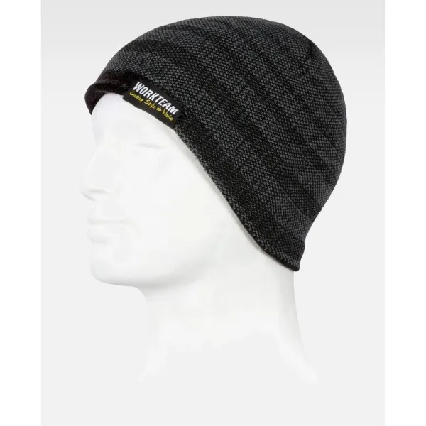 Gorro de riscas combinado.
