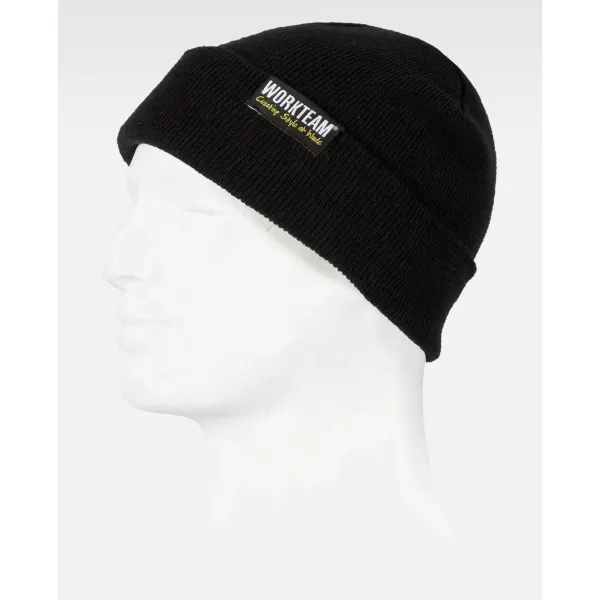 Gorro liso de ponto com dobra em baixo.